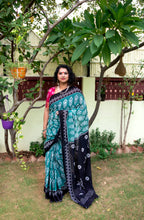 Load image into Gallery viewer, Bottle Green Black Pallu Printed Saree
