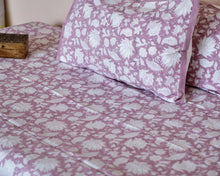 Load image into Gallery viewer, Mauve Floral Jaal Printed Bedsheet

