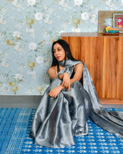 Load image into Gallery viewer, Metallic Grey Tissue Sarees With Blosue
