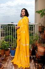 Load image into Gallery viewer, Yellow flower Printed Saree

